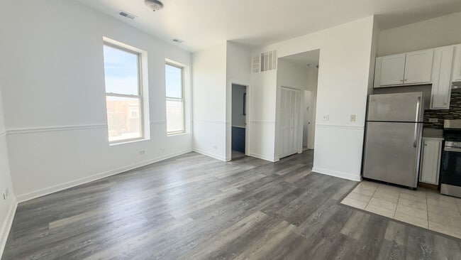 Building Photo - 317 S Homan Ave