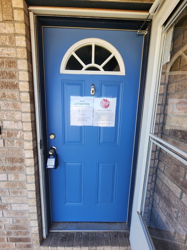 Building Photo - 3 bed 2 bath home, 1 car garage