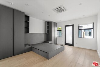 Building Photo - 1325 Cabrillo Ave