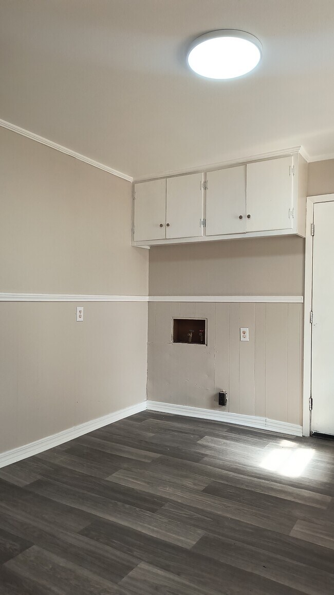 Foto del edificio - 3109 Daffodil Dr