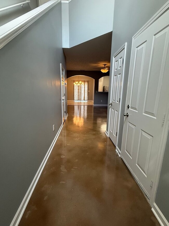 Building Photo - 3BR/2.5BA Townhome in Prime Location