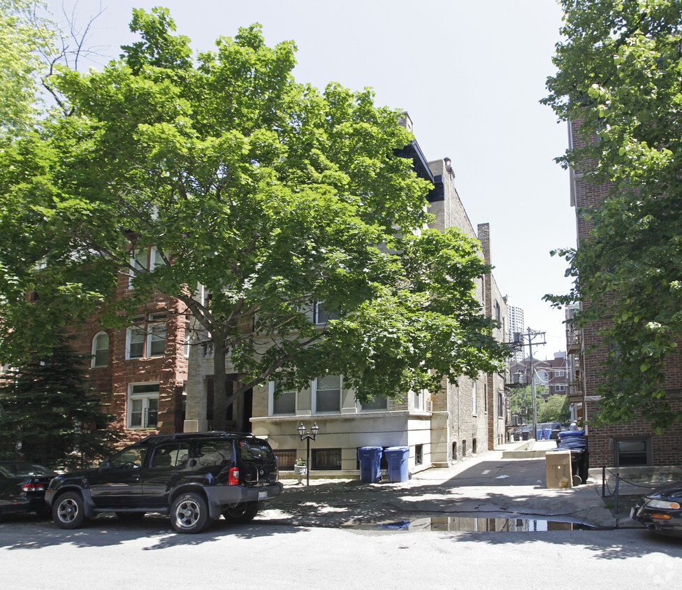 Primary Photo - 2715 N Hampden Ct
