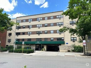 Building Photo - 533 W Surf St