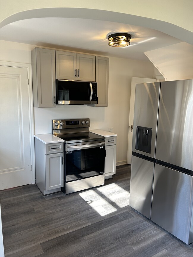 Building Photo - 231 S Honey Creek Dr