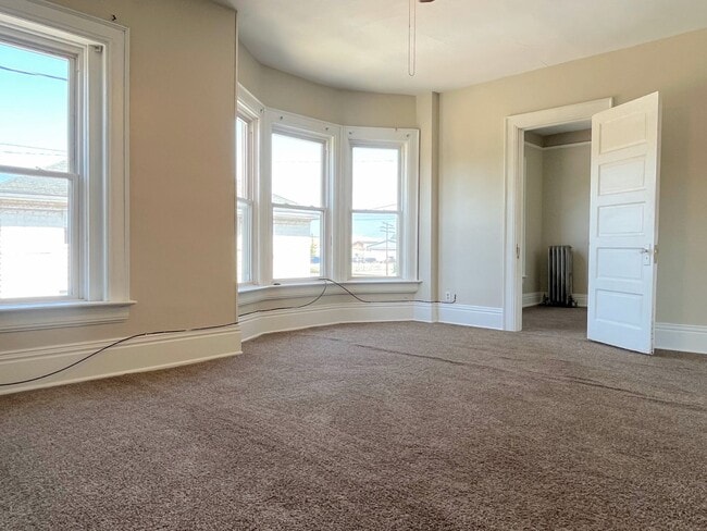 Building Photo - Penora Street Apartments