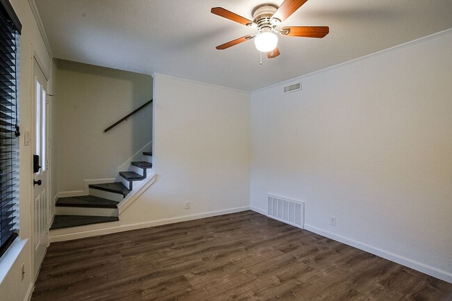 Foto del edificio - 7800 Northcrest Blvd