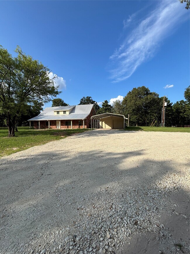 Building Photo - 8049 Forest Hills Dr