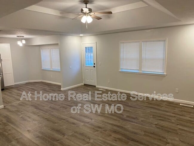 Building Photo - 4529 W La Siesta St
