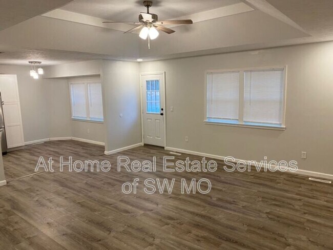 Foto del edificio - 4529 W La Siesta St