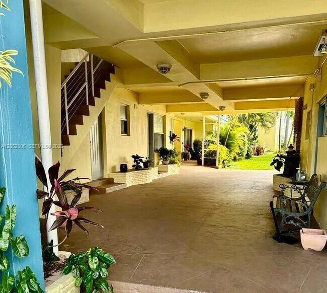 Foto del edificio - 910 Bay Dr