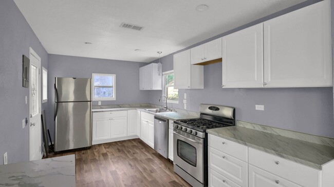 Foto del edificio - Stainless steel appliances, Granite counte...