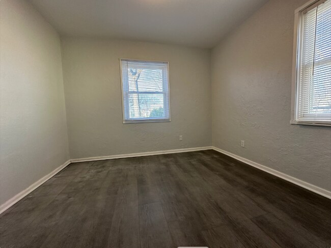 Foto del edificio - 3009 Greenbelt Dr