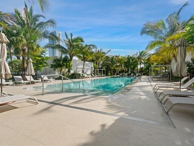 Foto del edificio - 2200 Brickell Ave