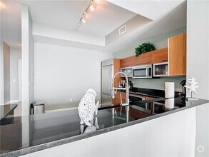 Building Photo - 3000 Oasis Grand Blvd