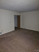 Building Photo - 290 Duer St
