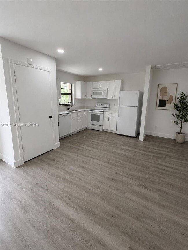 Building Photo - 6560 SW 49th St