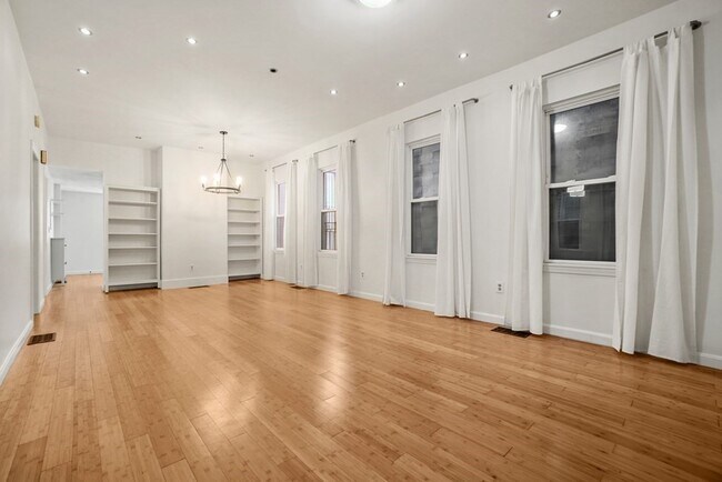 Building Photo - 91 Webster St