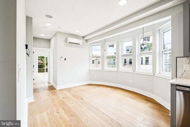 Otro - 2356 Gerritt St