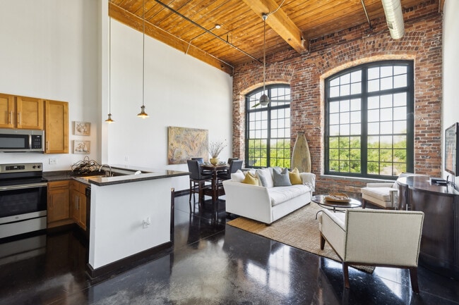 Building Photo - The Lofts of Greenville