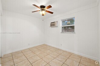 Building Photo - 517-521 NW 18th Ave