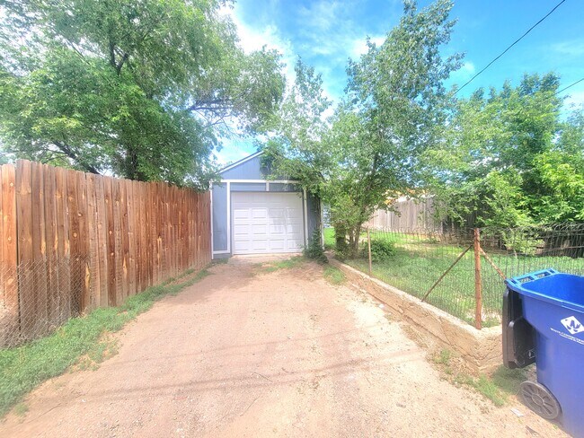 Foto del edificio - 1528 W 18th St