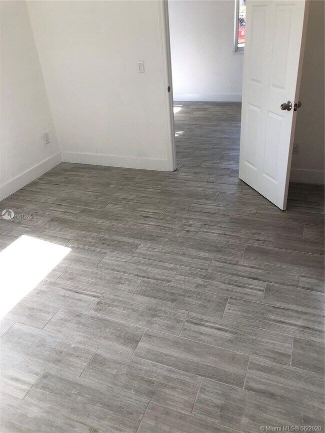 Foto del edificio - 3183 NW 5 Ave