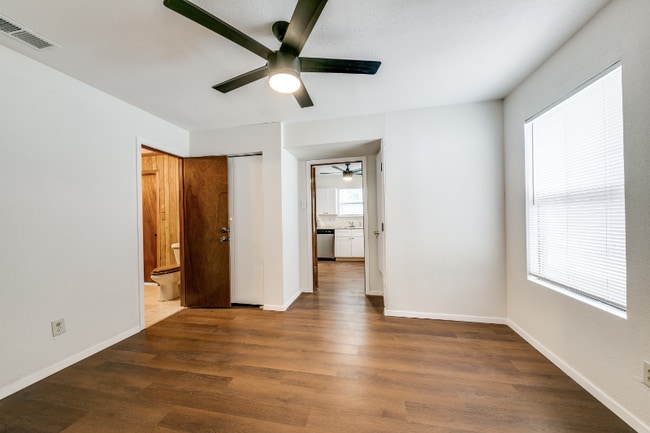Foto del edificio - 2509 Valwood Pkwy