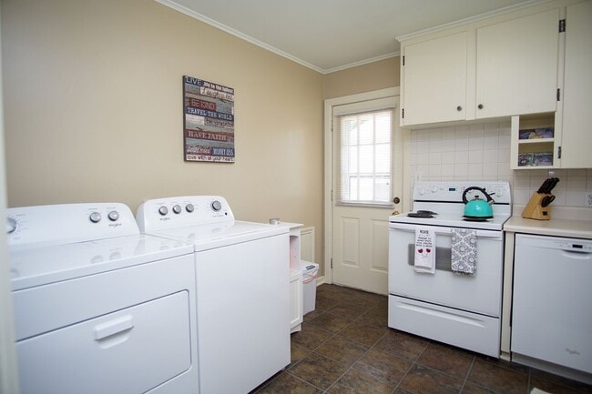 Foto del edificio - Gorgeous 2 bed duplex: NO PETS