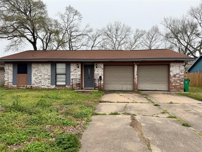 Building Photo - 2305 Buchanan Dr