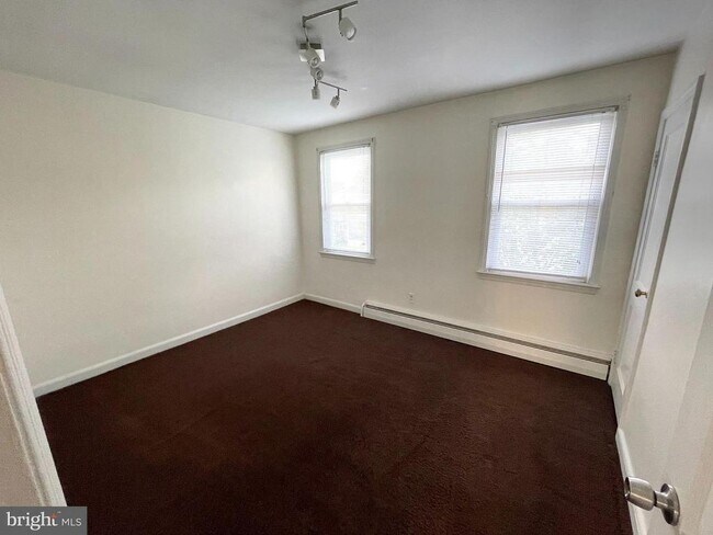 Building Photo - 1022 Rockhill Avenue
