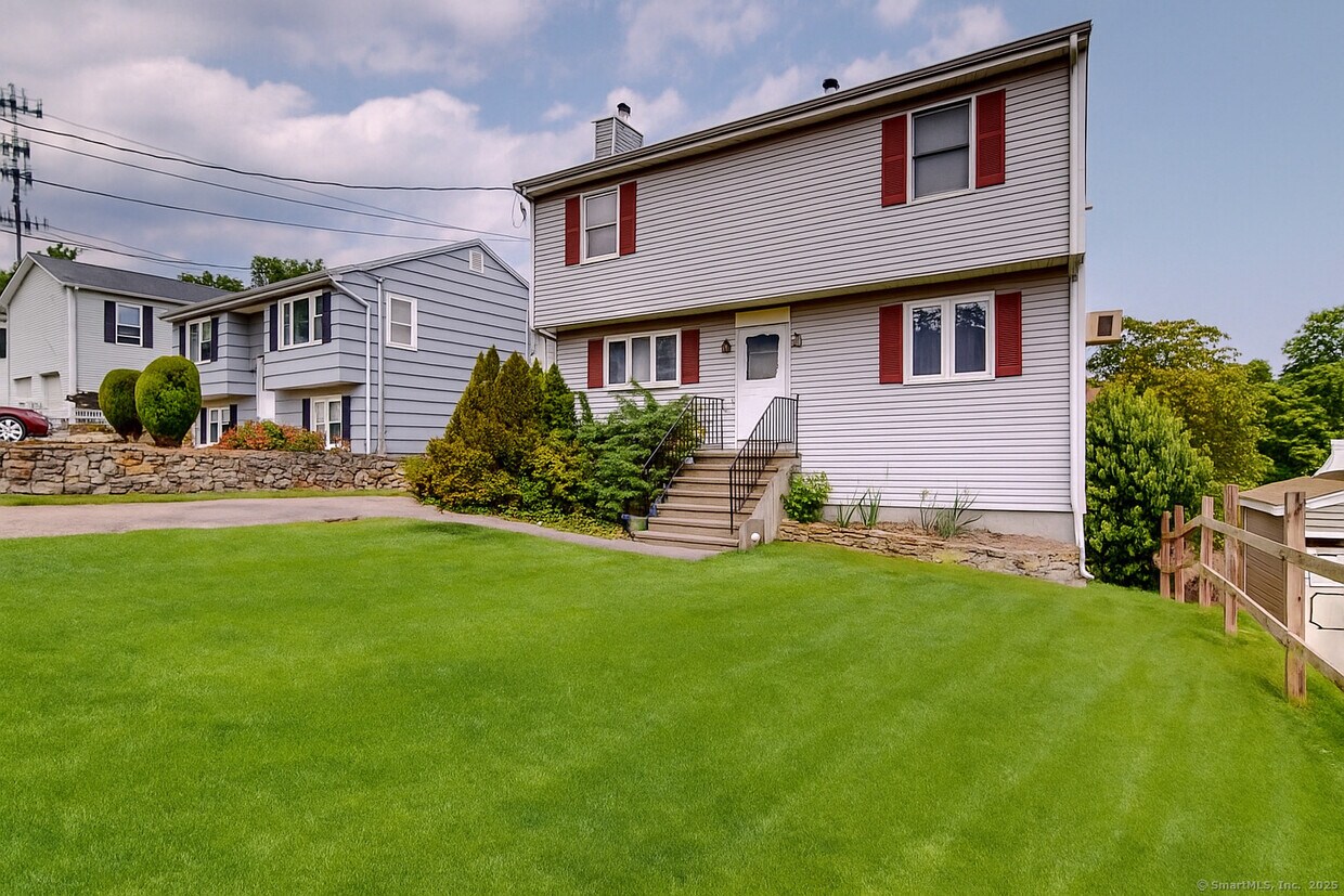 Primary Photo - 70 Oliver St