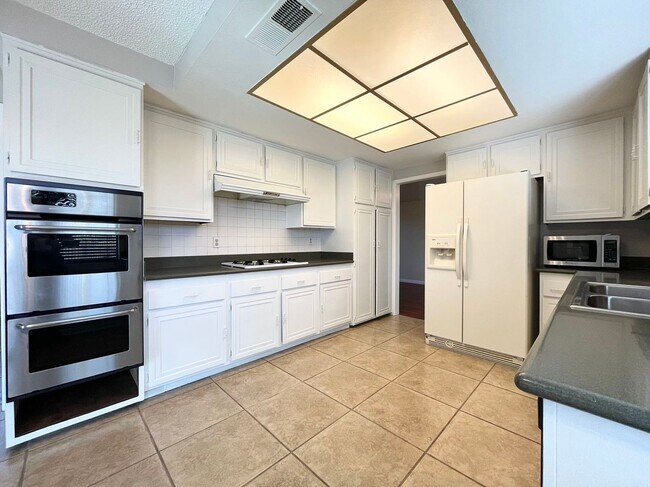 Foto del edificio - 4406 Flowerdale Ct