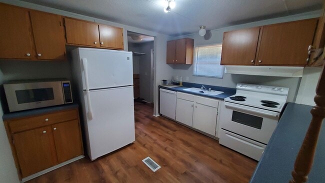 Building Photo - 4221 Holcomb Cir