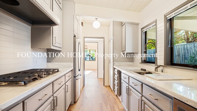 Building Photo - Newly Remodeled Eichler - A/C - 2 Car Gara...