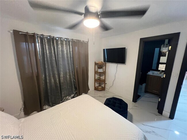 Foto del edificio - 1118 NE Pine Island Ln