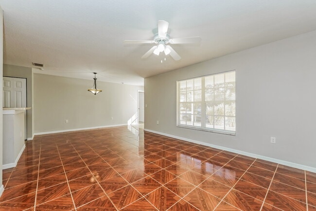 Building Photo - 10404 Summerview Cir