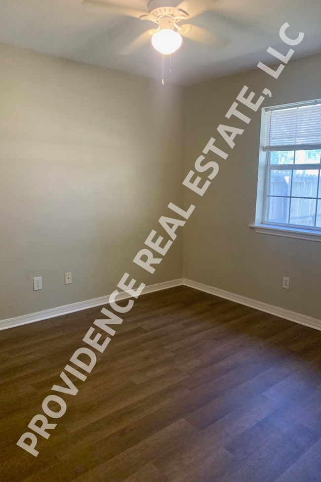 Building Photo - 1604 S Barnett Springs St