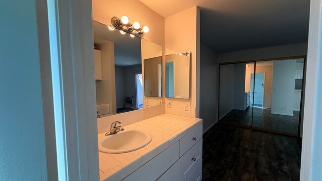 Building Photo - 5027 Guava Ave