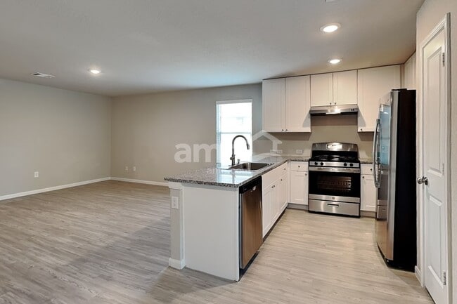 Building Photo - 9978 Sarrebourg St