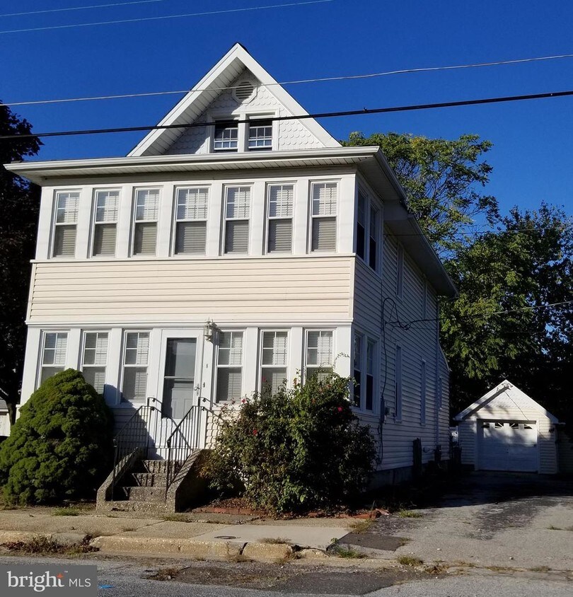 Primary Photo - 8 Broad St