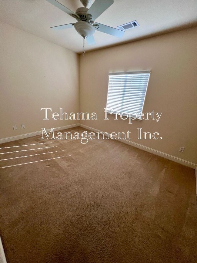 Building Photo - Beautiful 3 bedroom 2 bath home in Red Bluff