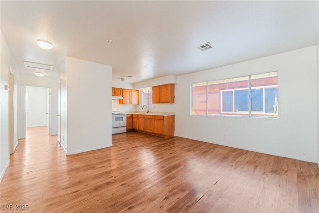 Building Photo - 375 N 15th St