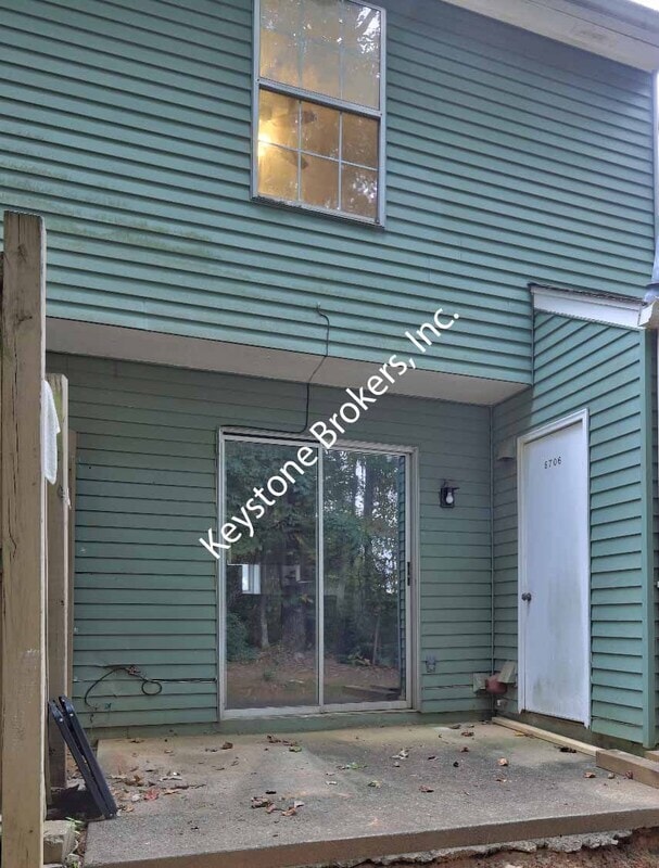 Foto del edificio - 6706 Witherington Ct NW