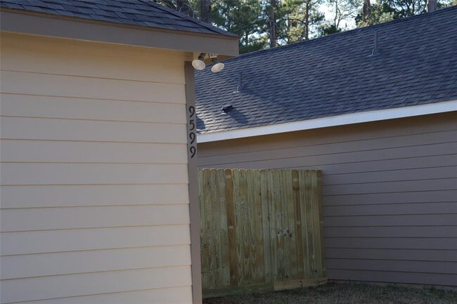 Building Photo - 9599 Darkwood St