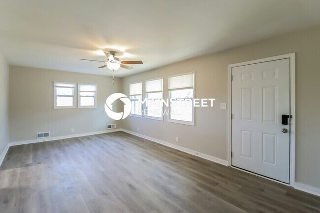 Building Photo - 3 Bedroom Pet-Friendly Home in Birmingham,...