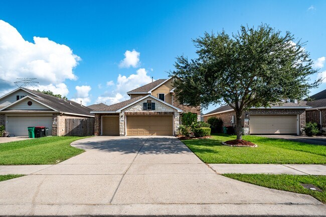 Building Photo - 10019 Lynnwood Dr