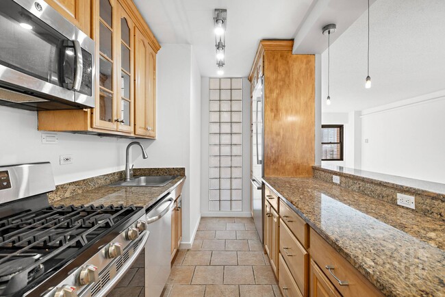 Building Photo - 20 W 64th St