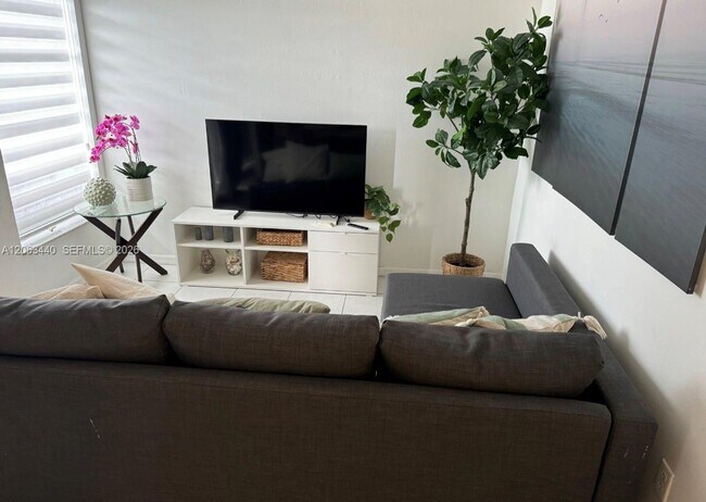 Foto del edificio - 3868 NE 169th St