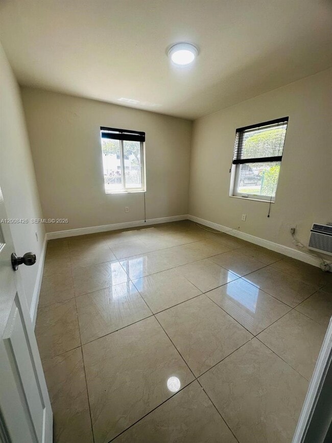 Foto del edificio - 2401 SW 22nd St
