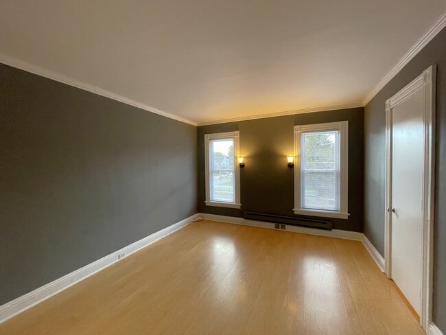 Living Room - 533 W Water St
